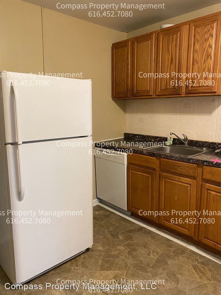 919 4th St NW - Photo 3 of 12