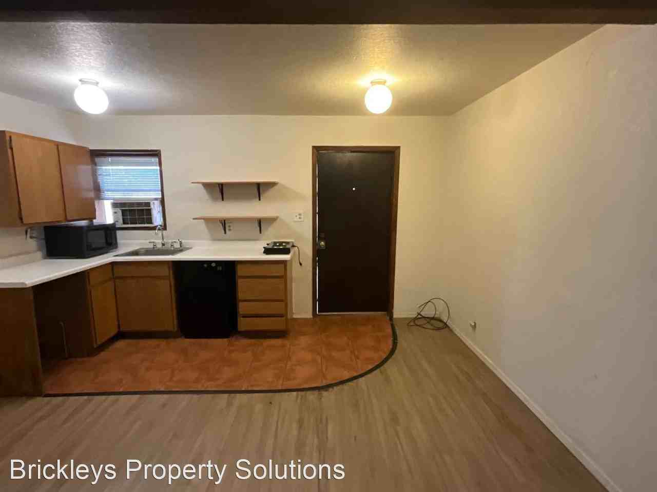 821 Girard Blvd NE - Photo 3 of 13