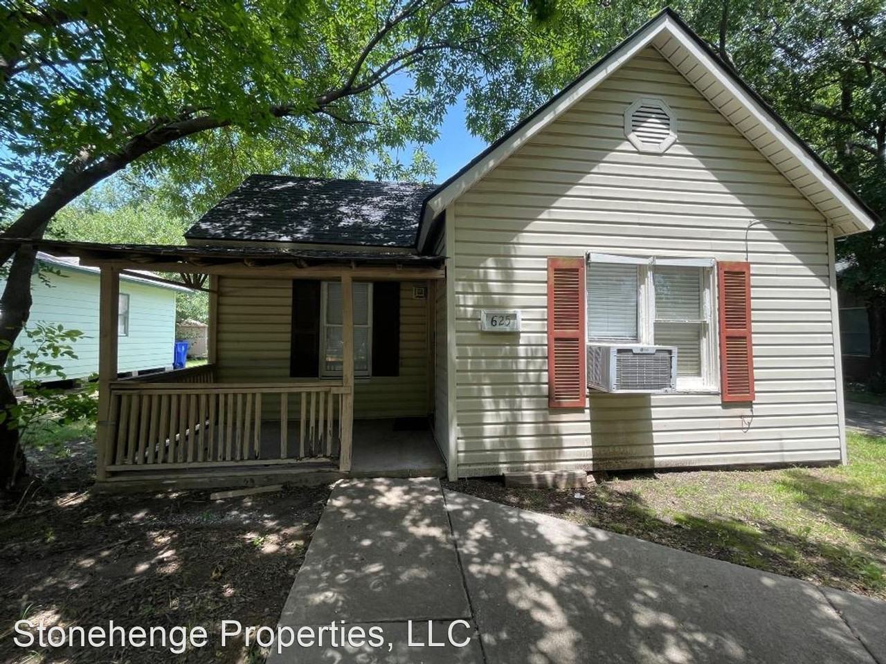 625 E Gray St - Photo 2 of 11