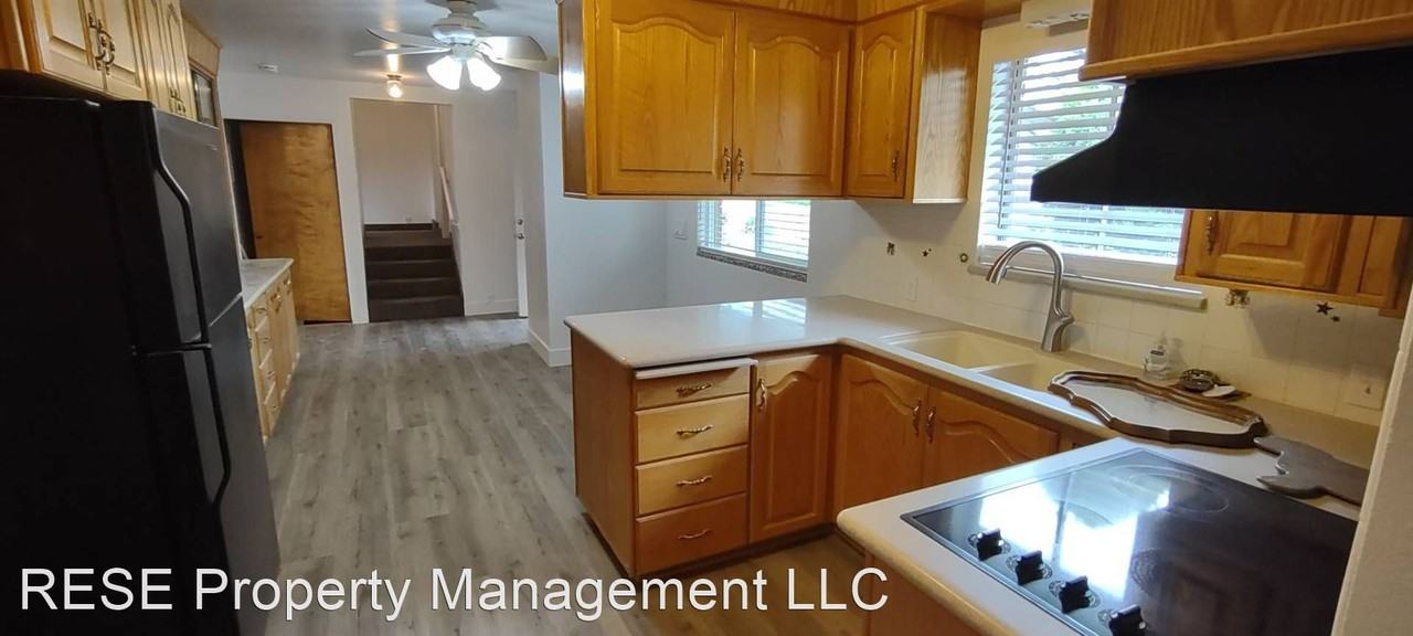 408 S 100 E - Photo 3 of 33