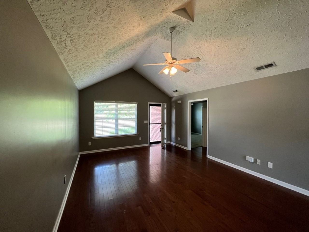 3134 Barretts Ridge Dr - Photo 2 of 16