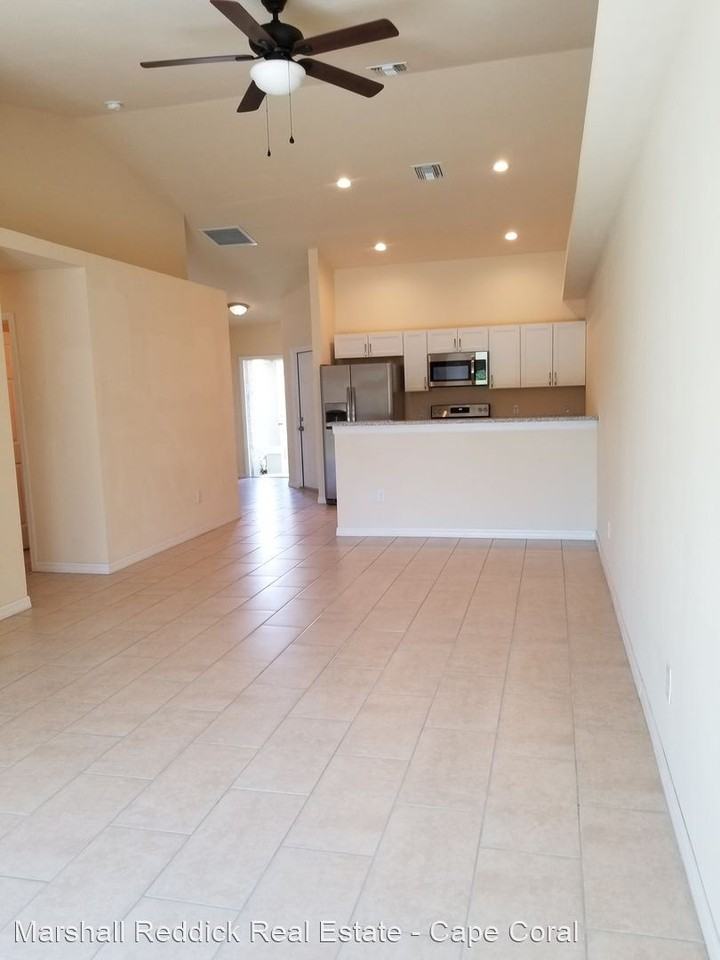 526-600 Skyline Blvd - Photo 3 of 17