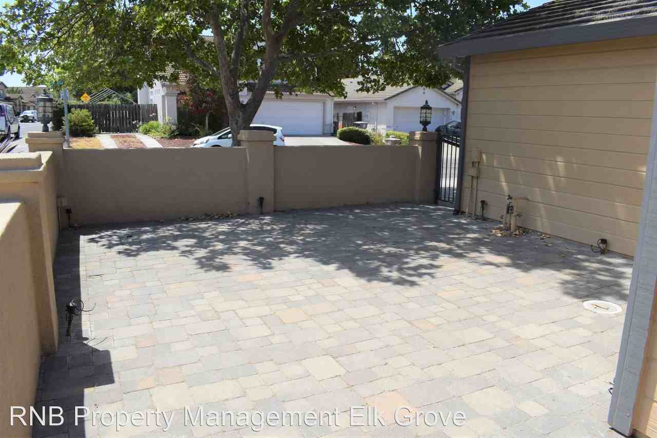 9161 Devon Crest Way - Photo 3 of 19