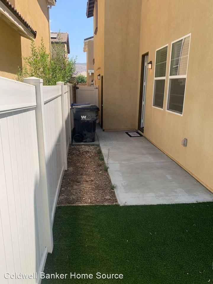 20052 Red Rock Ave - Photo 3 of 32