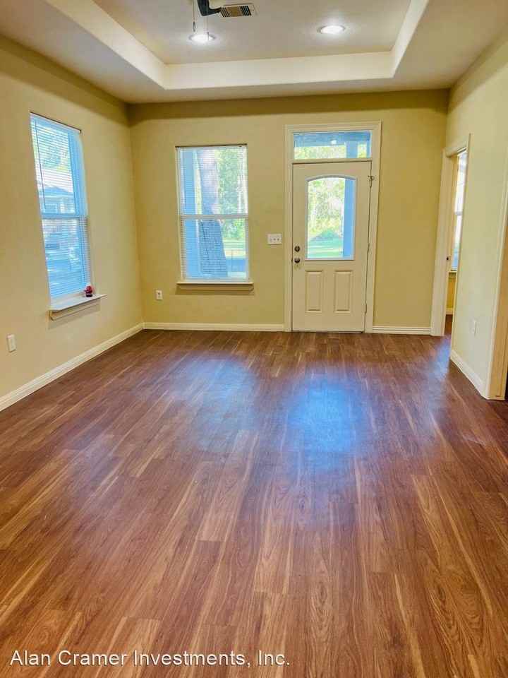 380 S 20th St - Photo 2 of 12