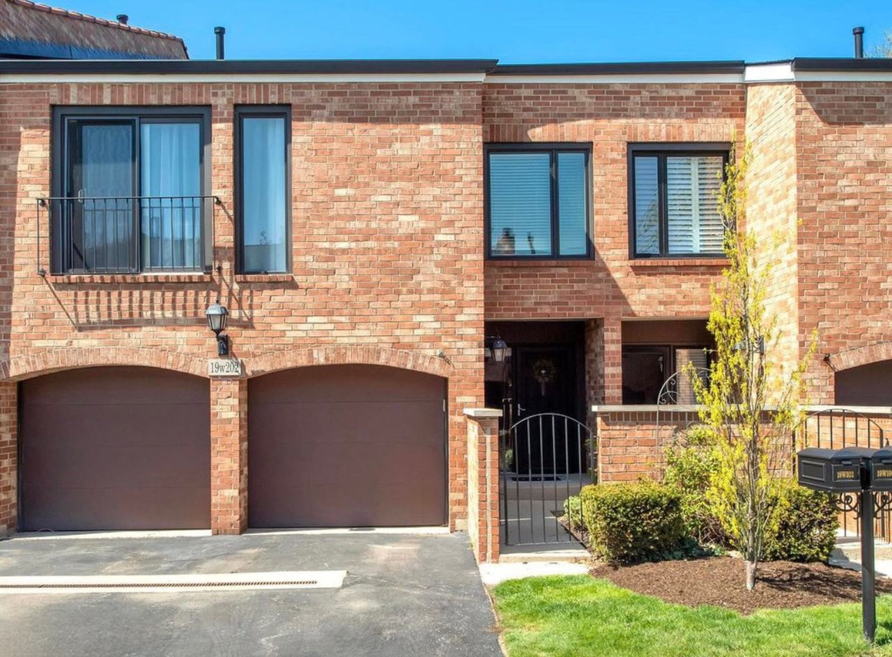 19W202 Newport Ln - Photo 2 of 21