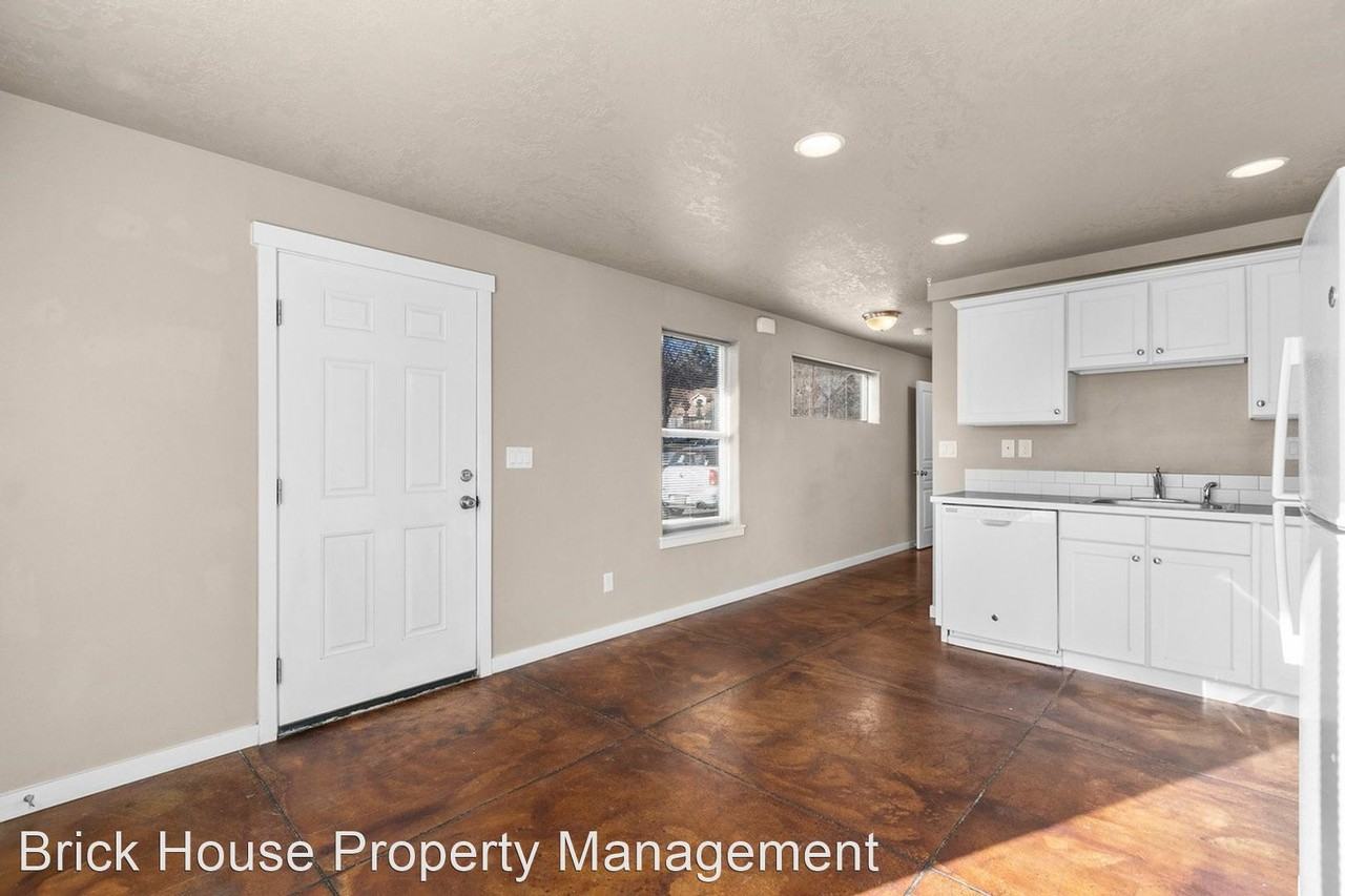 728 NW Newport Main - Photo 2 of 17