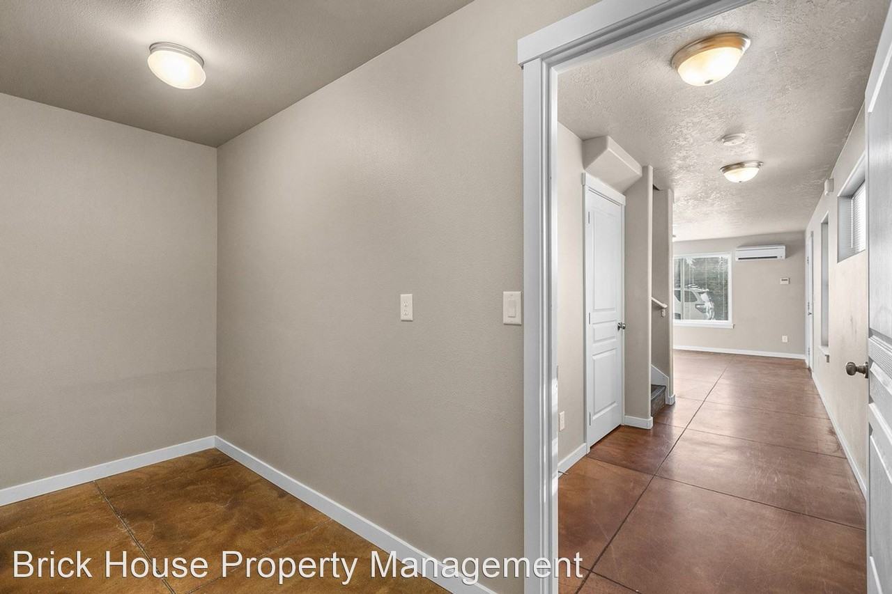 728 NW Newport Main - Photo 3 of 17