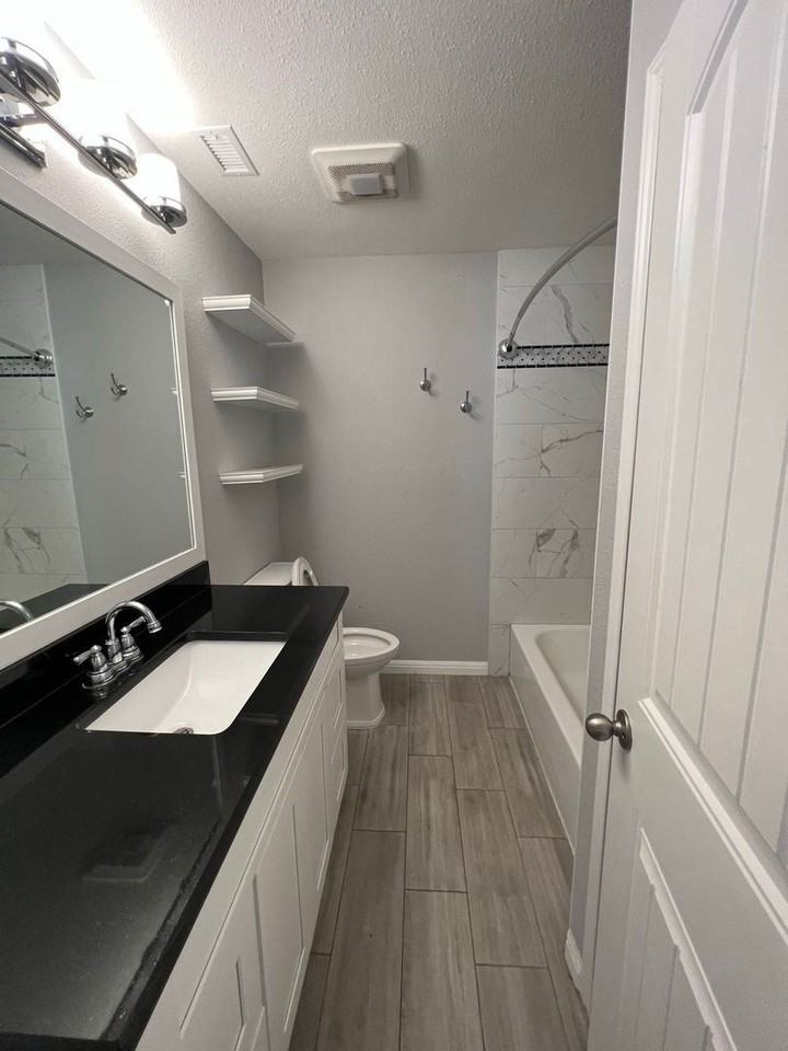 7302 Lansbury Dr - Photo 2 of 8