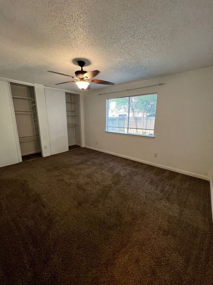 7302 Lansbury Dr - Photo 3 of 8