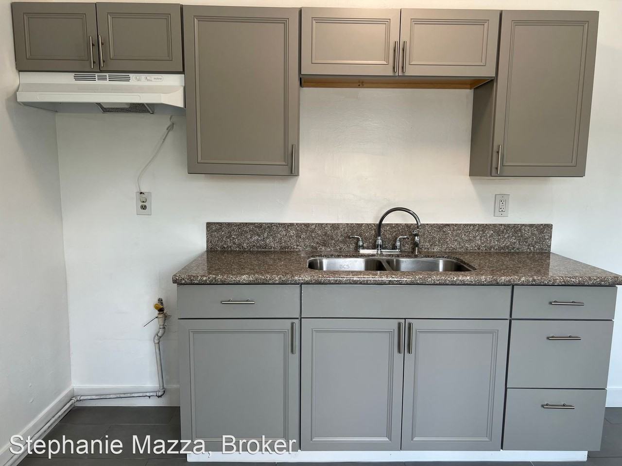 8221 School St. - Photo 2 of 9