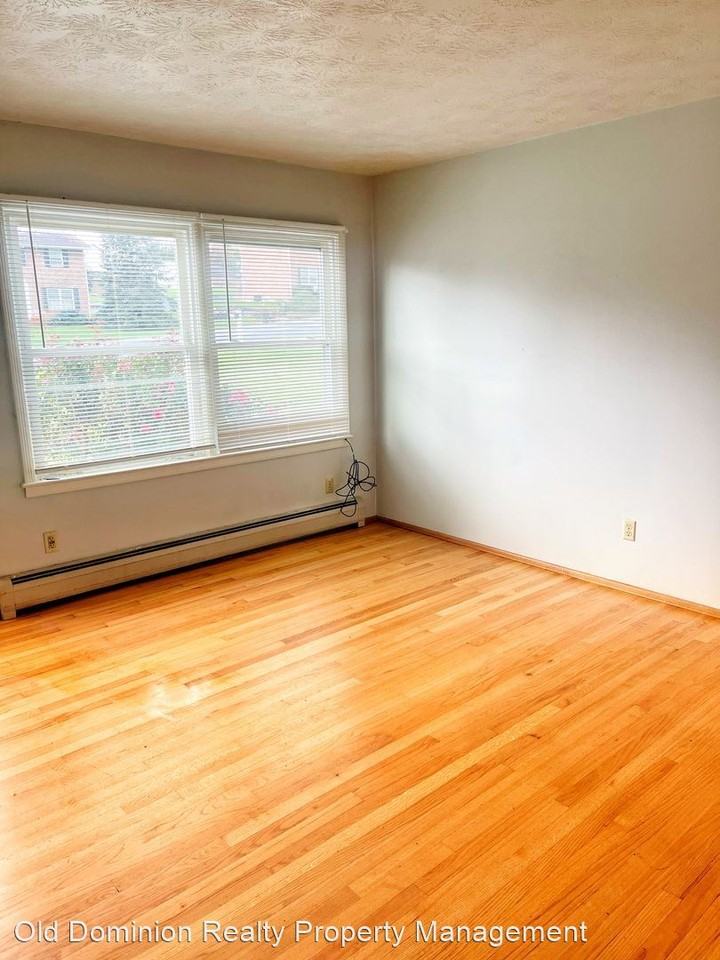 111 Holly Hill St - Photo 2 of 7