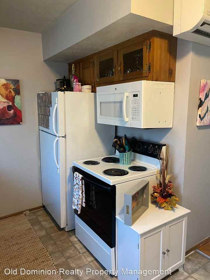 111 Holly Hill St - Photo 3 of 7