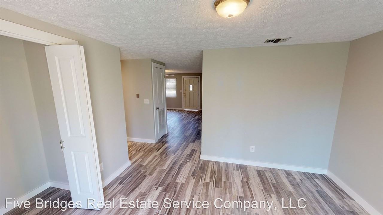 813 Bradford Cir - Photo 2 of 15