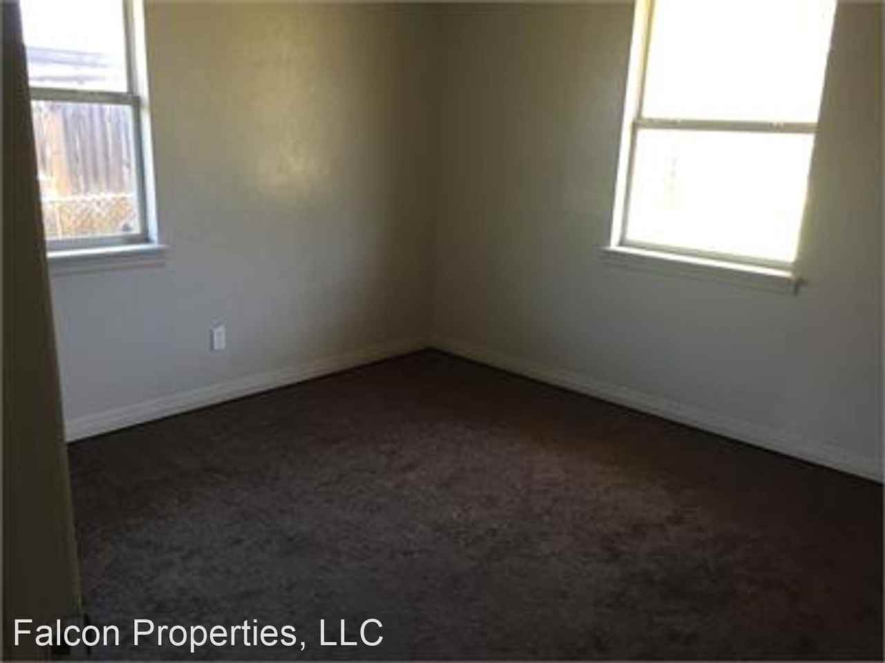 1232 Ne 45th St - Photo 2 of 7