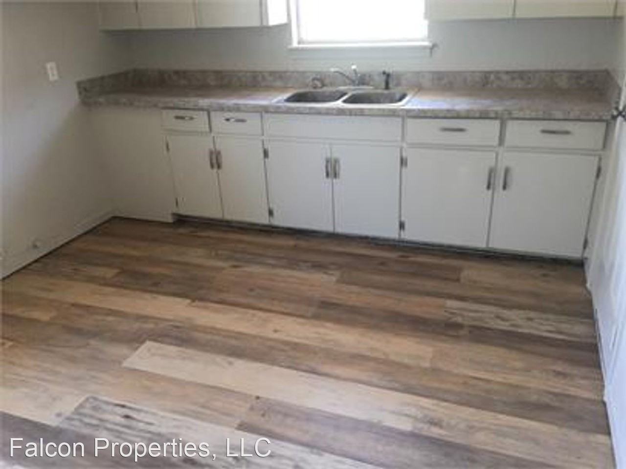 1232 Ne 45th St - Photo 3 of 7