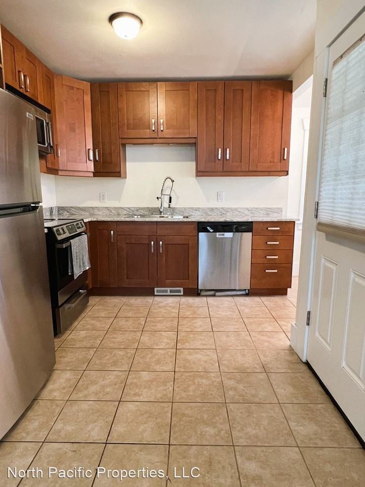 3836 23rd Ave Sw - Photo 3 of 9