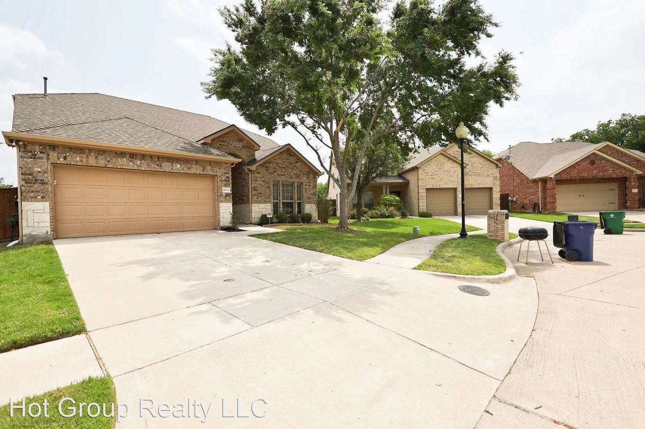 9717 Mulligan Dr - Photo 2 of 26