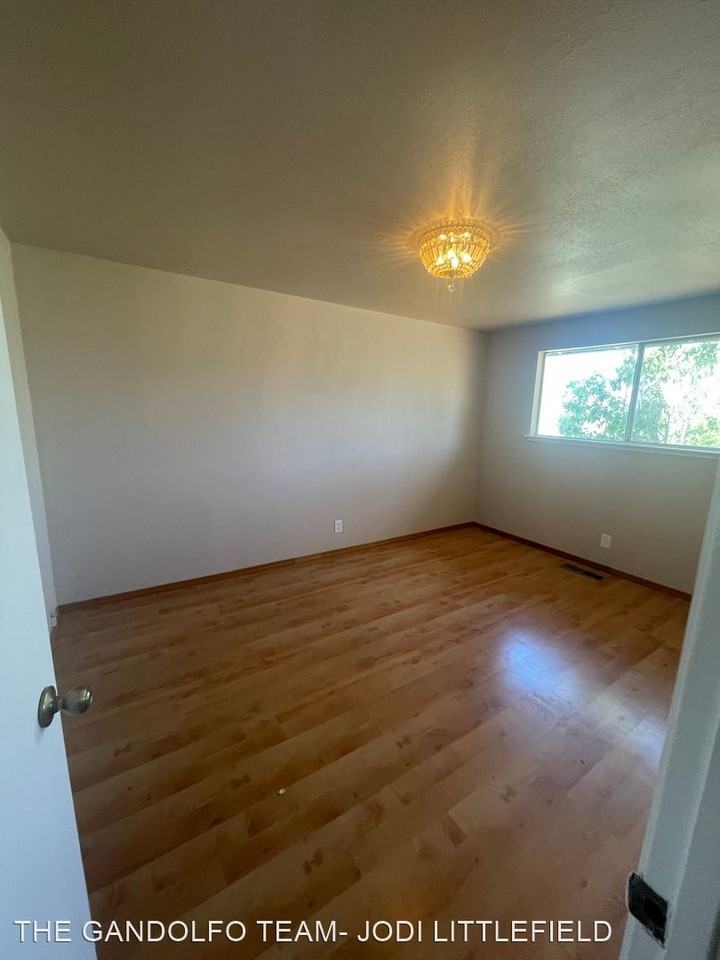 2485 Chukar Dr - Photo 2 of 23