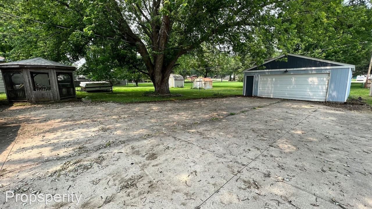 1117 E Richway Dr - Photo 2 of 45