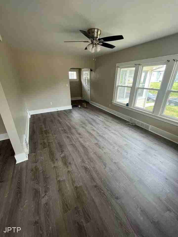 2710 13th Ave - Photo 2 of 5