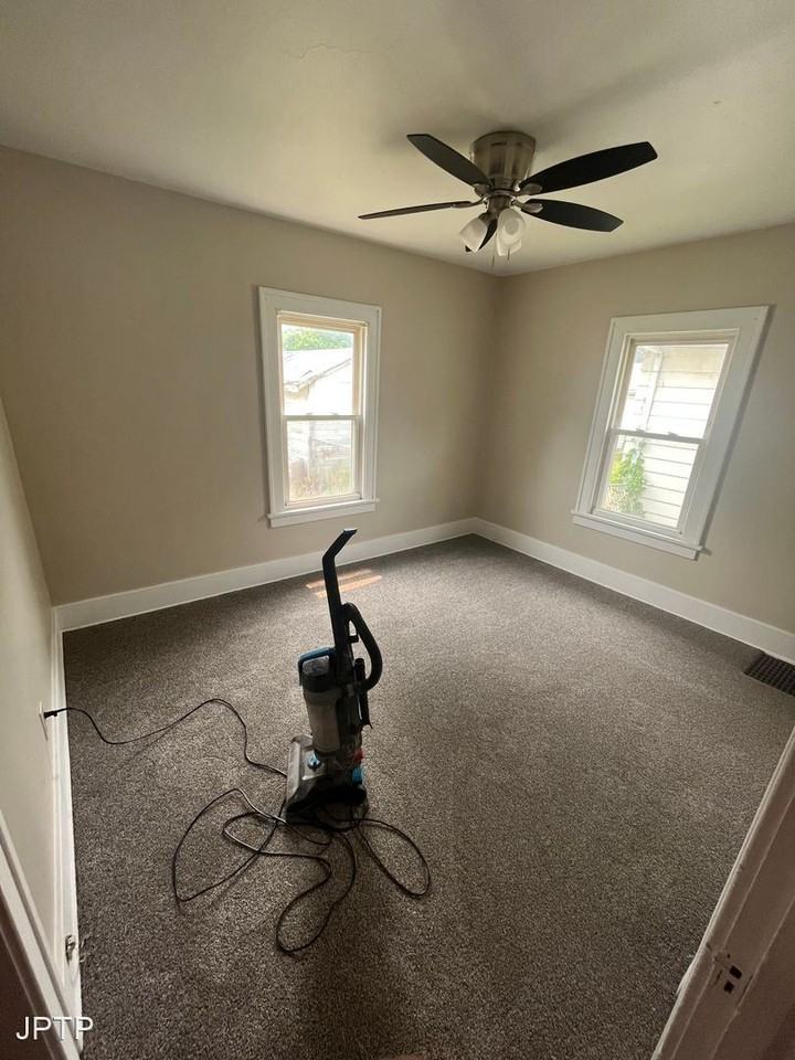 2710 13th Ave - Photo 3 of 5