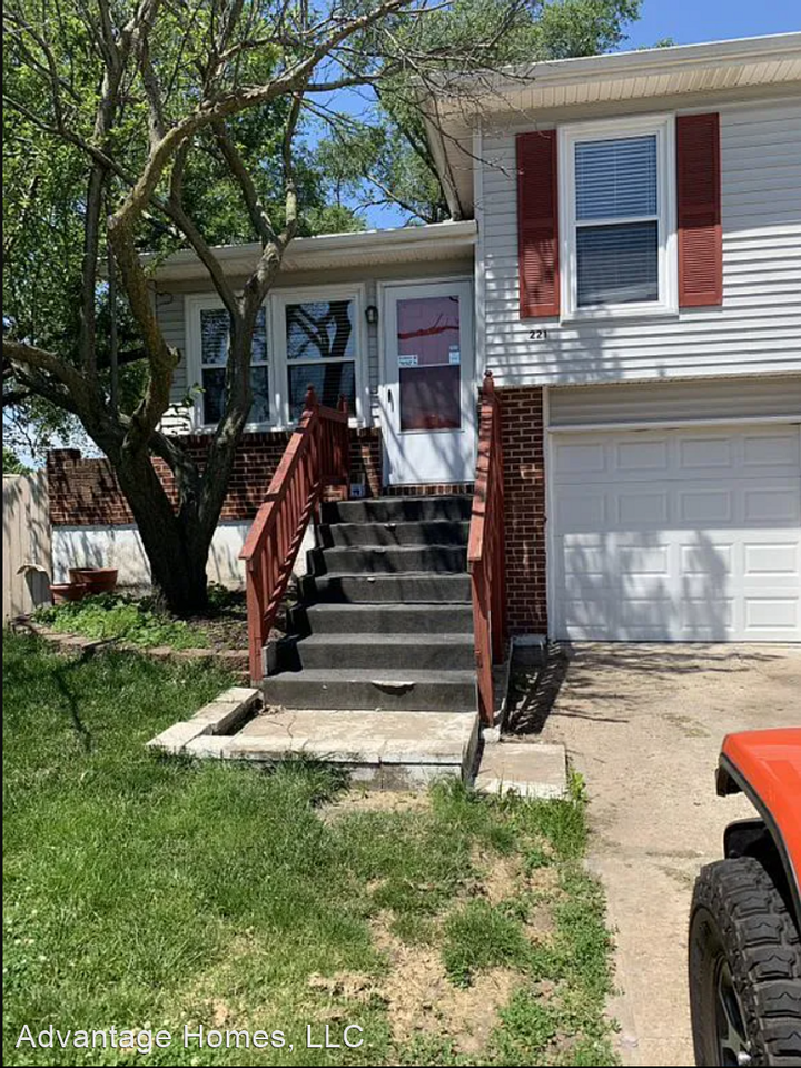 221-223 Clinton St - Photo 2 of 17
