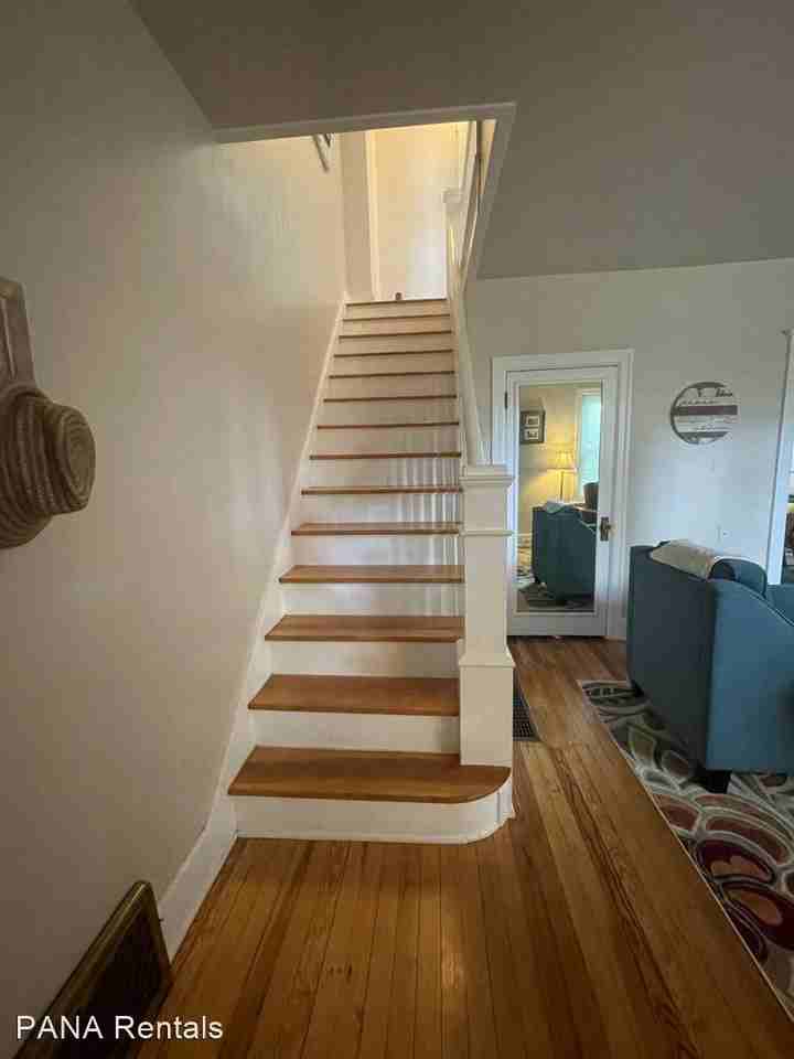 405 Sunset Rd - Photo 2 of 29