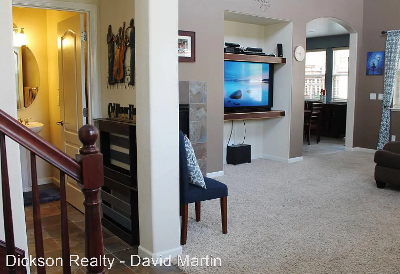 3990 White Oak Ln - Photo 2 of 21