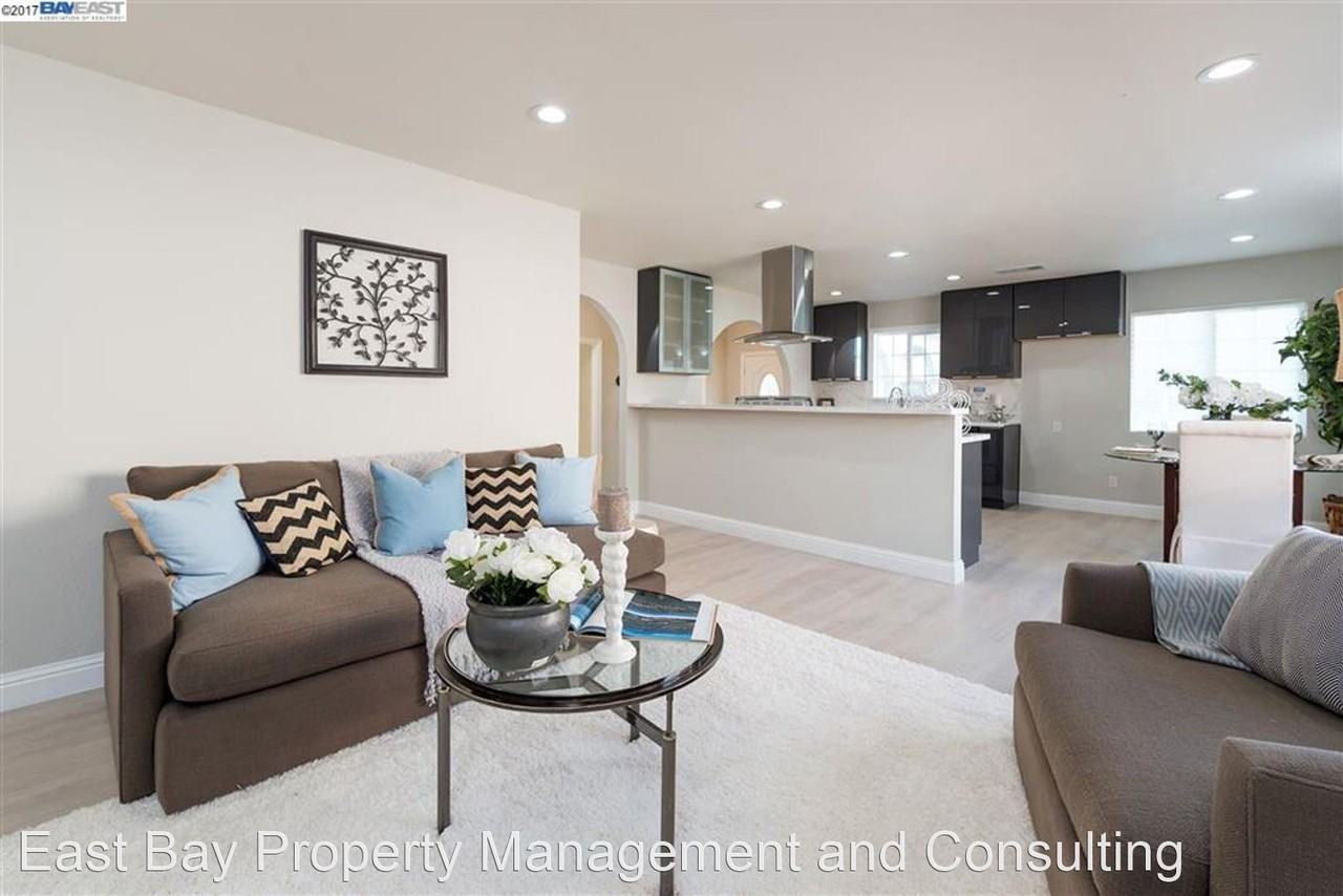 32046 Kennet St - Photo 3 of 23