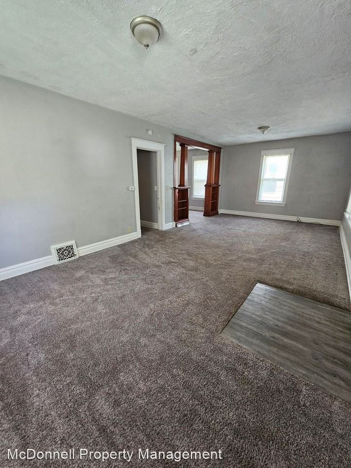 1233 Glenhurst Ct - Photo 3 of 6