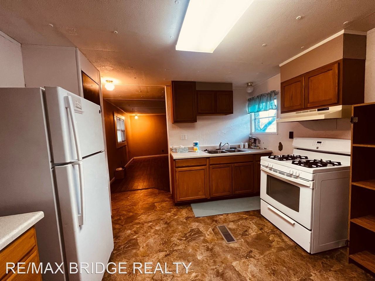 598 S Fairgrounds Rd - Photo 3 of 8