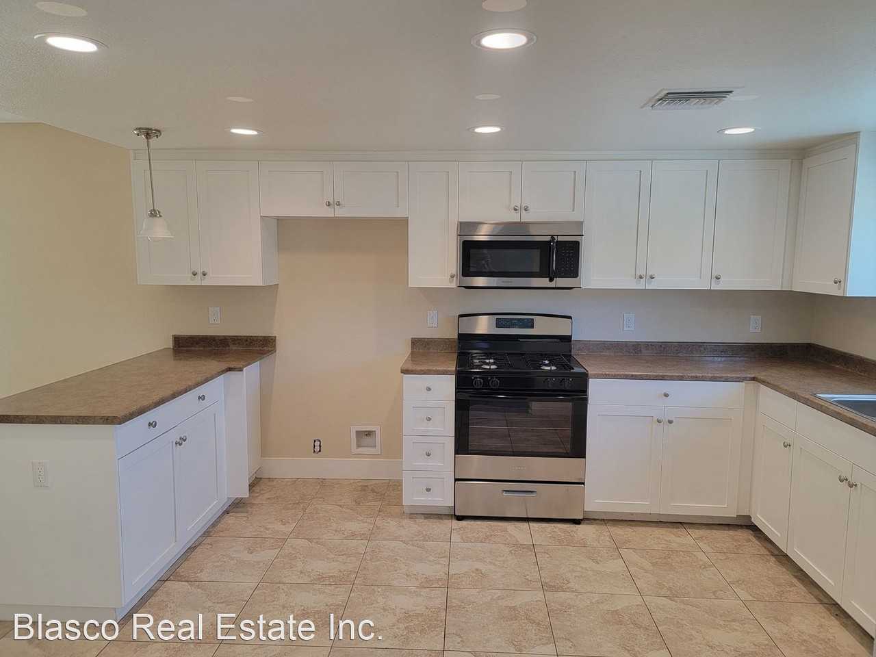 748 5th St - Photo 3 of 17