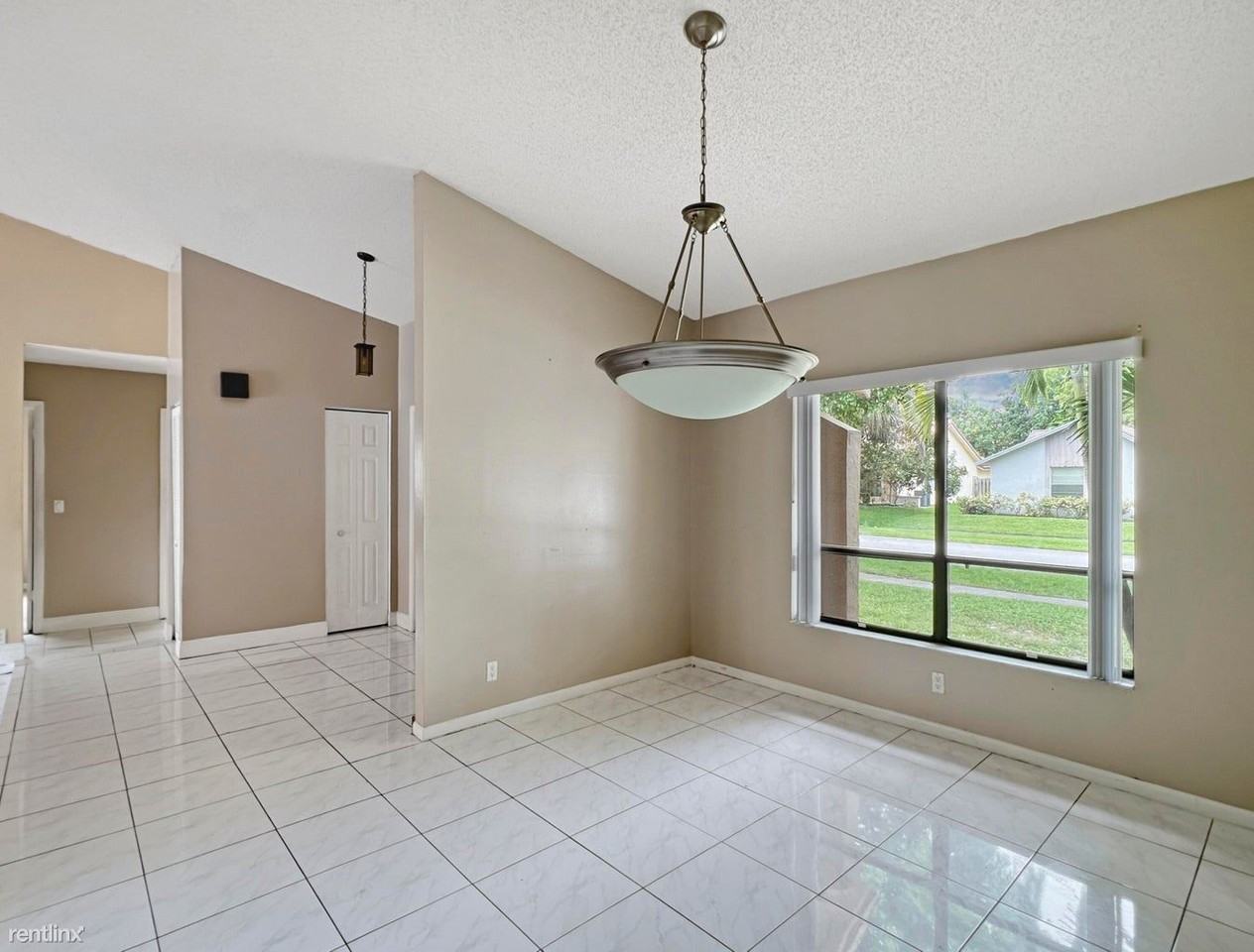 7401 Nw 48th Pl - Photo 2 of 12