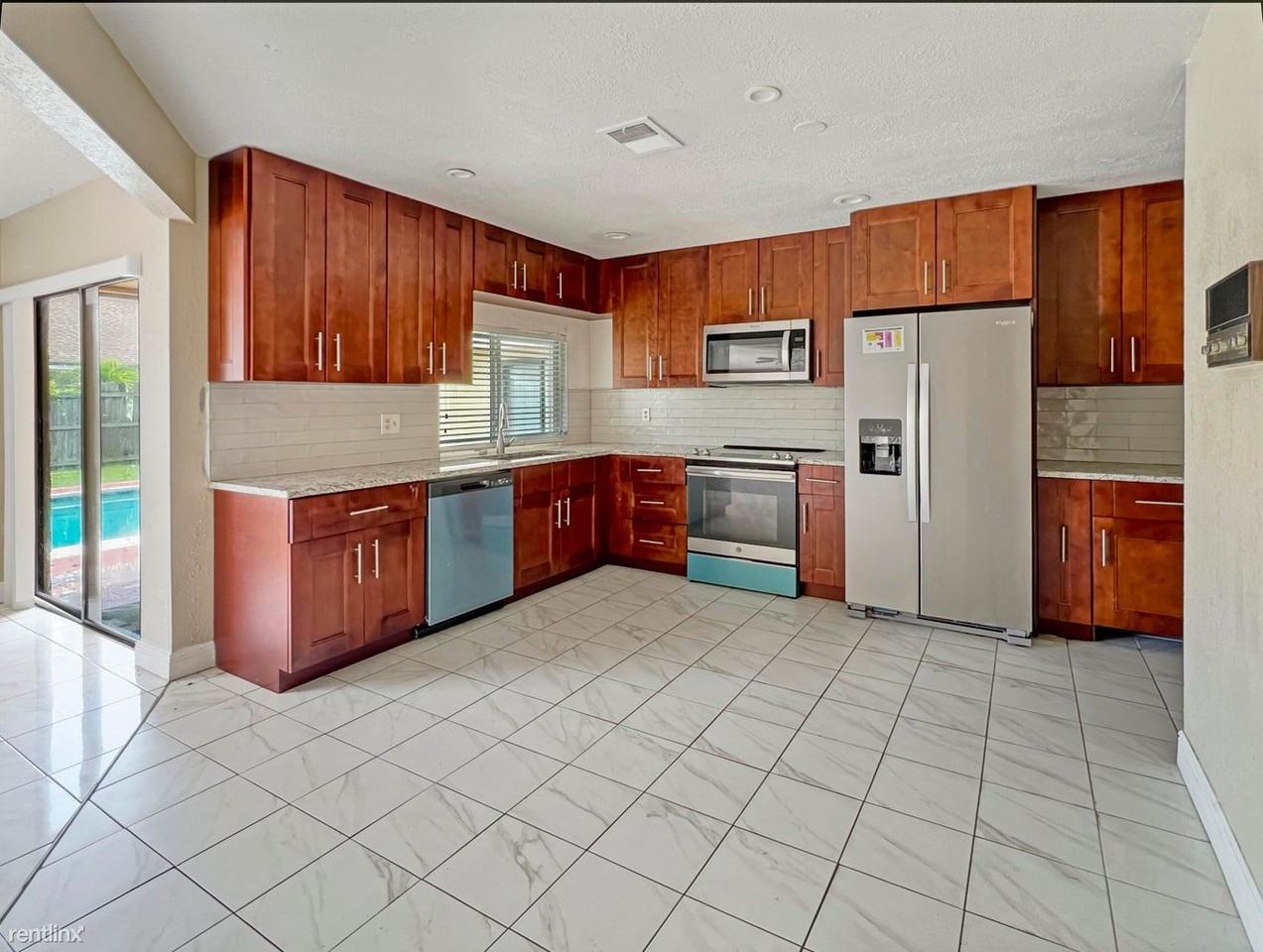 7401 Nw 48th Pl - Photo 3 of 12