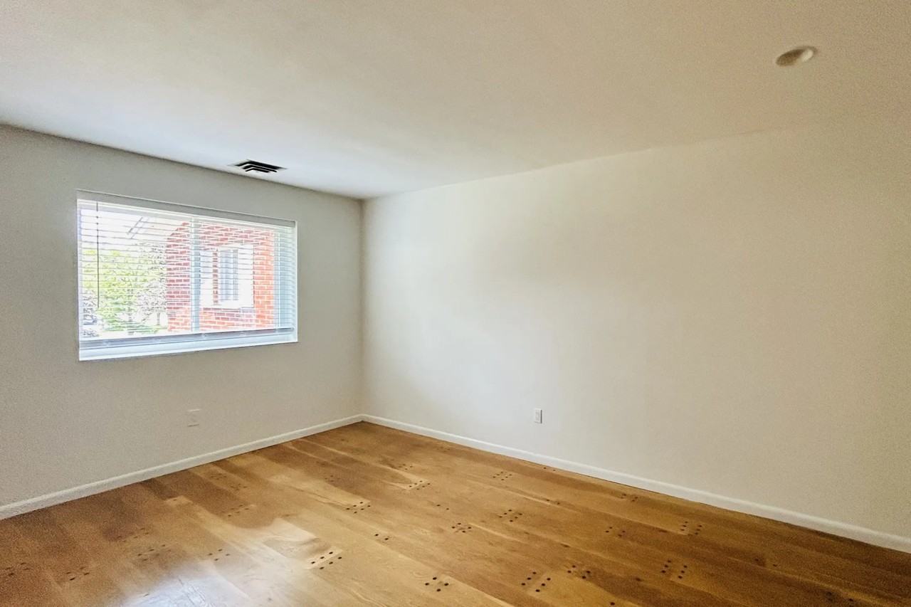 33 Bayberry Dr - Photo 3 of 10