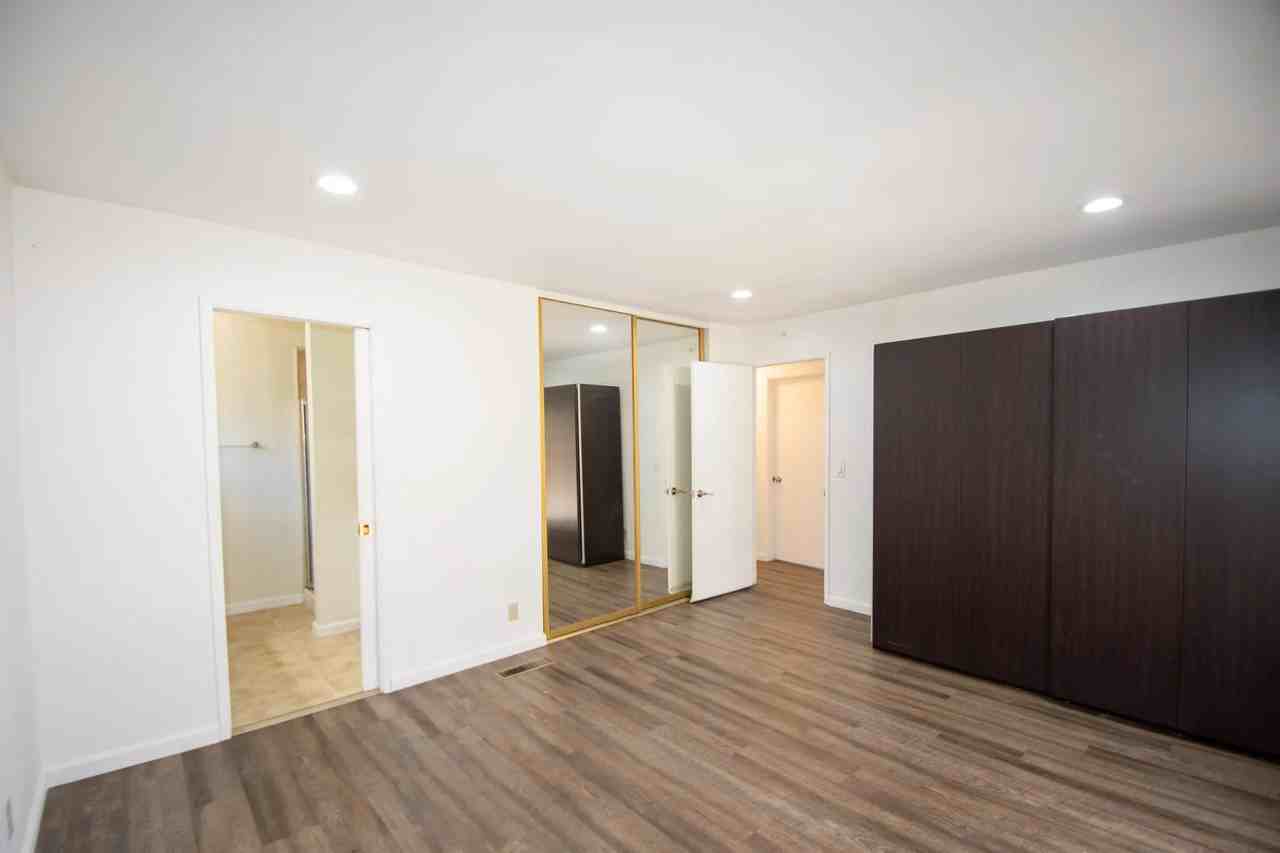 370 River View Dr - Photo 3 of 9