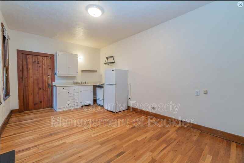 2408 8th St #8 - Photo 4 of 12