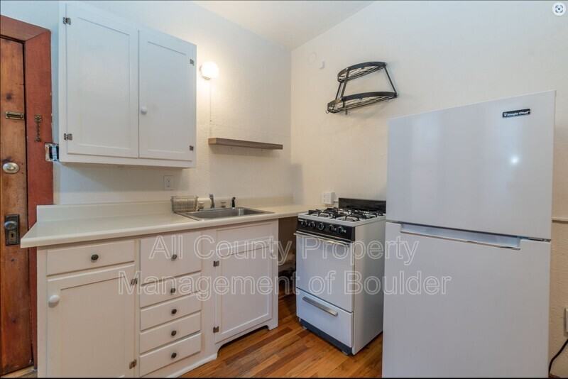 2408 8th St #8 - Photo 5 of 12