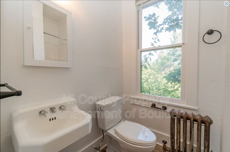 2408 8th St #8 - Photo 6 of 12