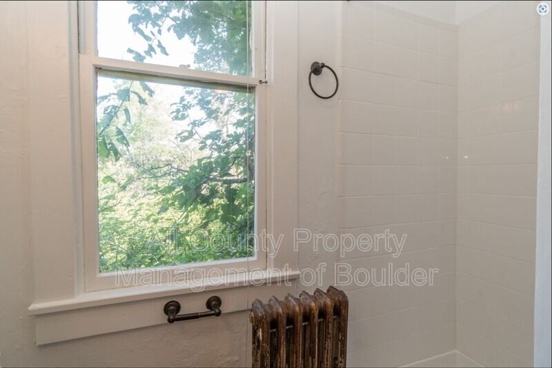 2408 8th St #8 - Photo 7 of 12