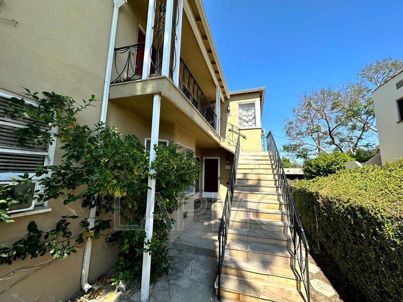 626 N Spaulding Ave - Photo 3 of 22