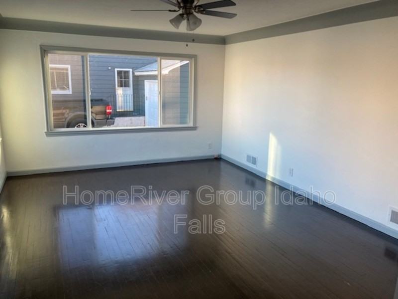 329 N Spruce St - Photo 2 of 19