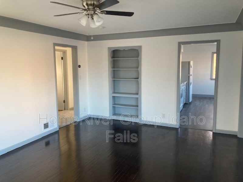 329 N Spruce St - Photo 3 of 19