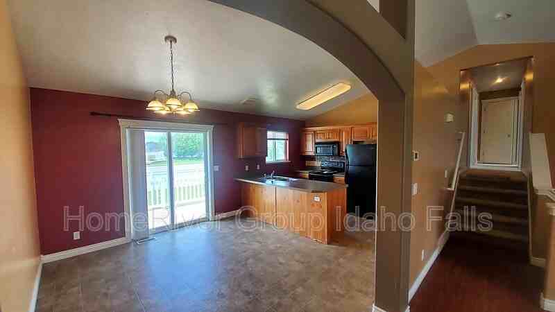 1195 Cornerstone Dr - Photo 3 of 31