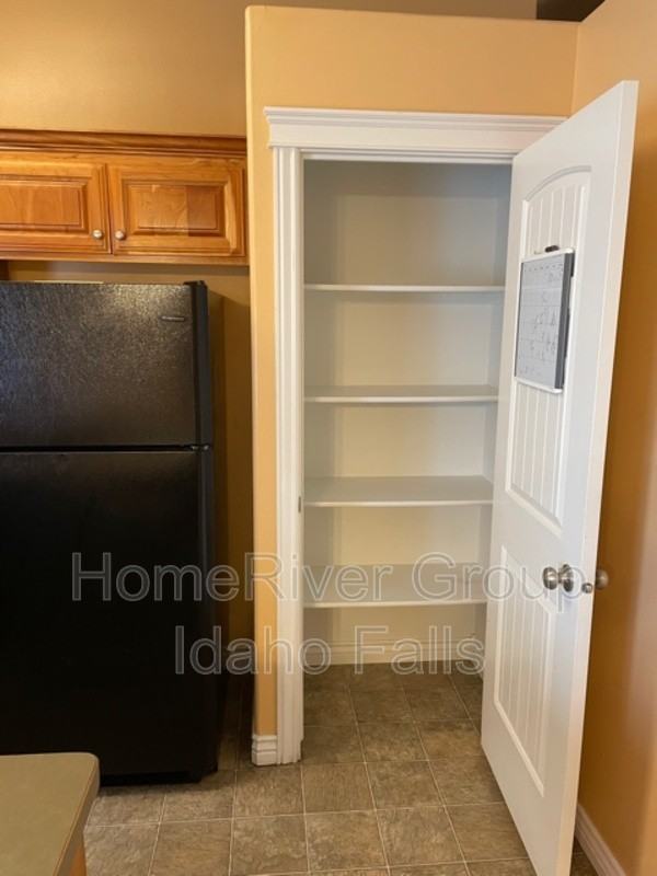 1195 Cornerstone Dr - Photo 6 of 31