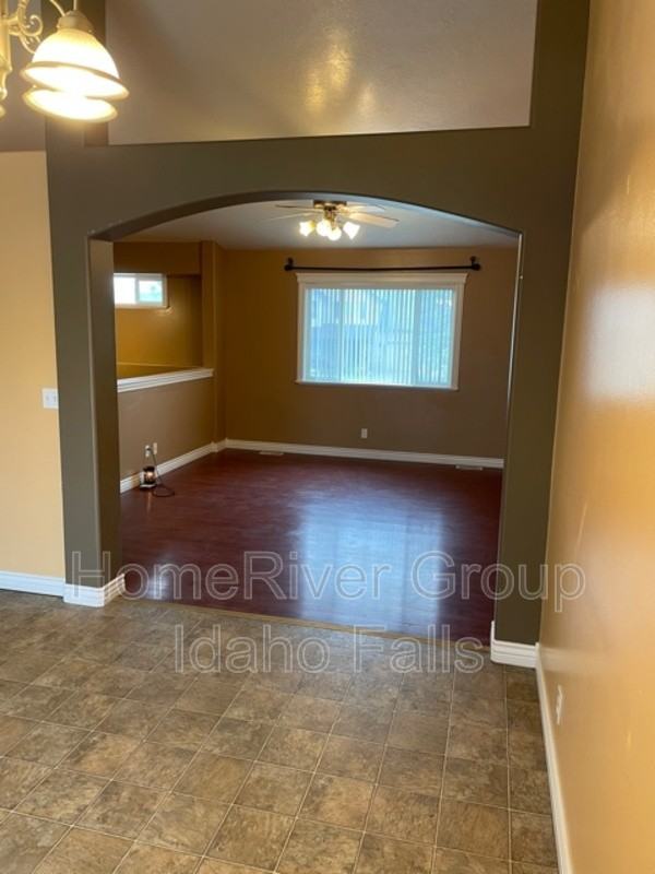 1195 Cornerstone Dr - Photo 7 of 31