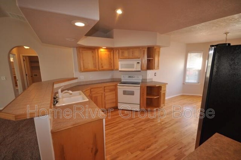 1309 W Crenshaw St - Photo 2 of 17