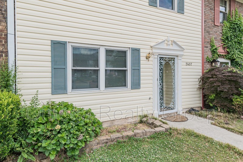 2407 Hampstead Dr - Photo 5 of 34