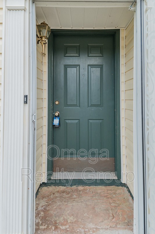 2407 Hampstead Dr - Photo 6 of 34